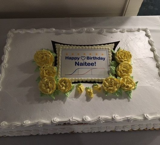 White frosted sheet cake with yellow frosting roses